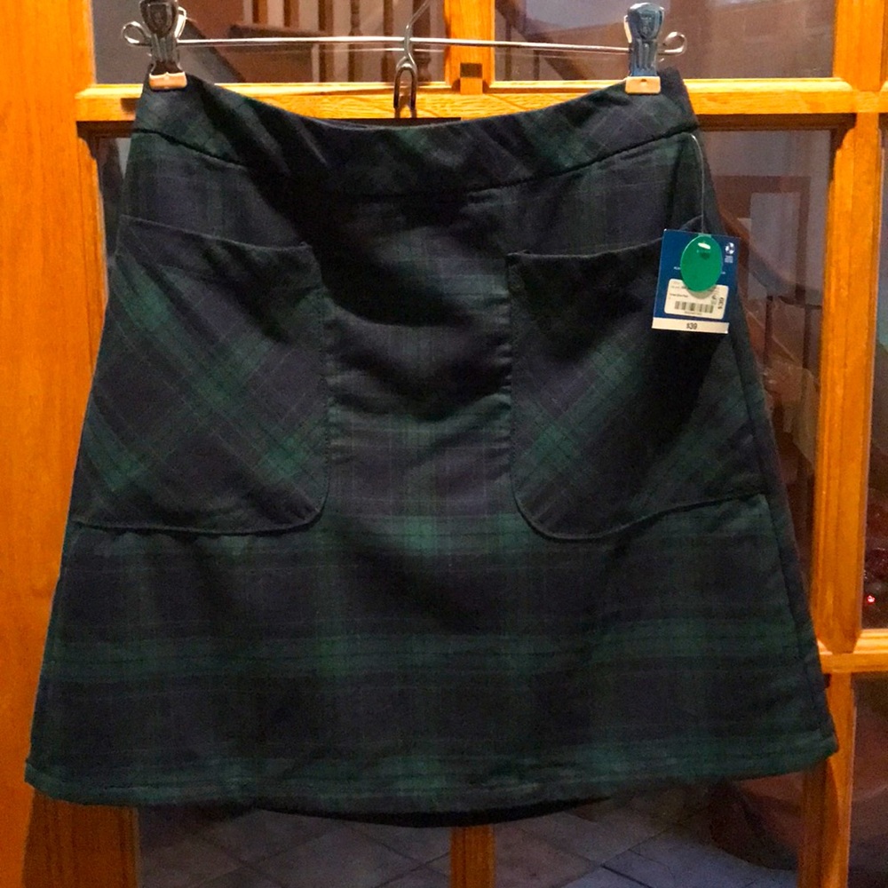 Arizonia & Co. plaid women’s skirt. Zipper back. Pockets in front. Lined.